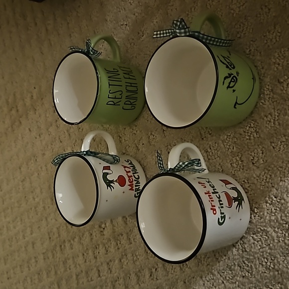 4 new mini holiday Grinch mugs - Picture 1 of 1